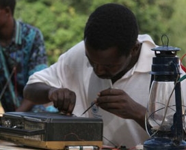 The use of kerosene for lighting is a significant cause of lung disease, eyesight problems, burns and accidental poisoning, so replacing kerosene lamps with solar lamps also considerable health benefits